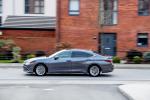Lexus ES300h 2019 года (UK)